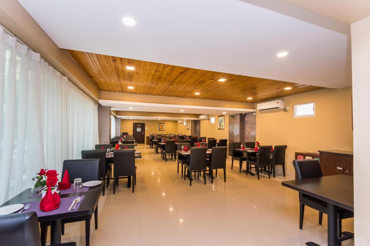 Oyo 9202 Hotel Central Courtyard Siliguri Eksteriør bilde